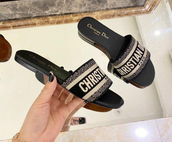 CD Trendy Flats